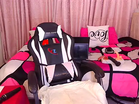 Pretty-shally online show from September 2025 10:31:01 PM