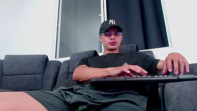 Snapshot of Stiven_CL chatting on October 2025 03:30:01 PM Stiven CL online show from October 2025 03:30:01 PM