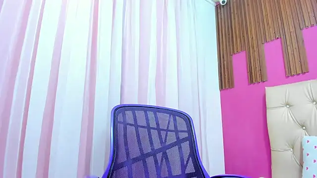 Snapshot of SofiaSexy_ chatting on December 2025 12:21:01 PM SofiaSexy online show from December 2025 12:21:01 PM