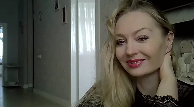 ZarinaSwift online show from March 2025 08:18:02 AM