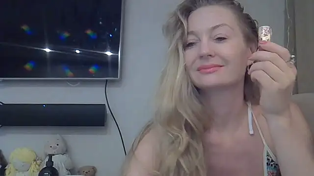 ZarinaSwift online show from June 2026 12:22:01 PM