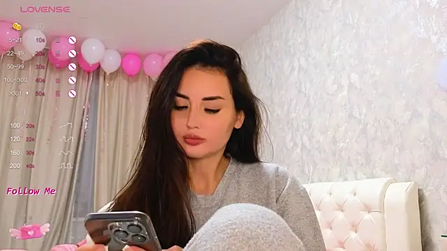 Snapshot of LaraSkinny chatting on December 2024 11:11:01 AM LaraSkinny online show from December 2024 11:11:01 AM