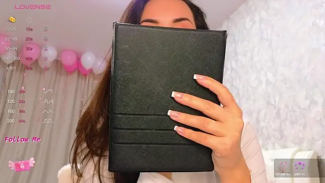 Snapshot of LaraSkinny chatting on December 2024 02:59:02 AM LaraSkinny online show from December 2024 02:59:02 AM