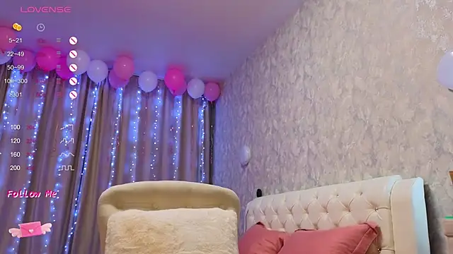 Snapshot of LaraSkinny chatting on December 2024 03:45:02 AM LaraSkinny online show from December 2024 03:45:02 AM