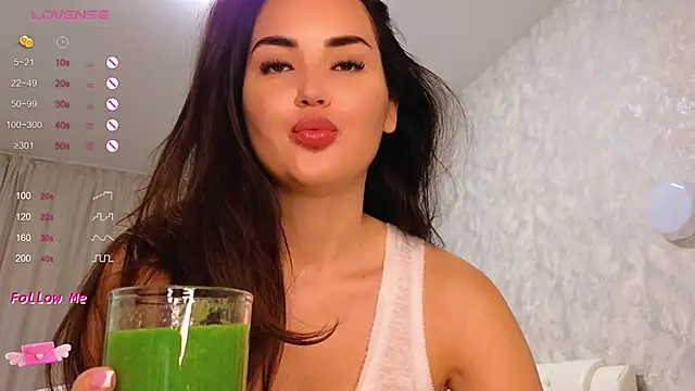 Snapshot of LaraSkinny chatting on February 2025 04:52:01 AM LaraSkinny online show from February 2025 04:52:01 AM