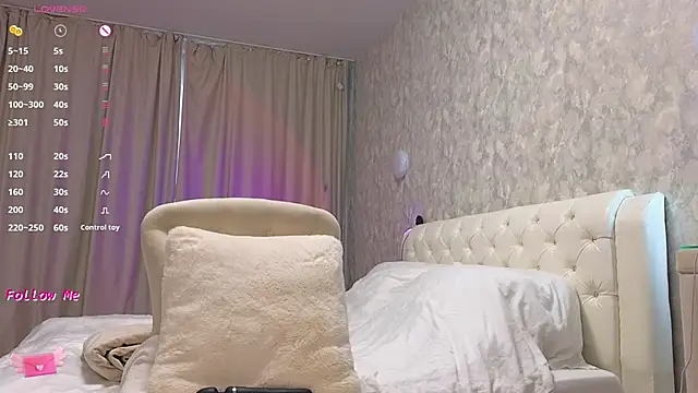 Snapshot of LaraSkinny chatting on November 2025 04:03:02 AM LaraSkinny online show from November 2025 04:03:02 AM