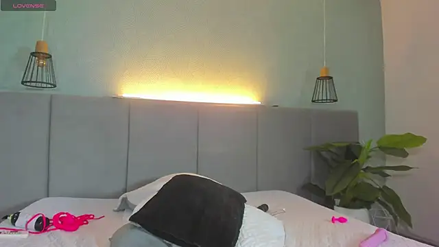 LiaVelez online show from February 2025 07:27:01 PM