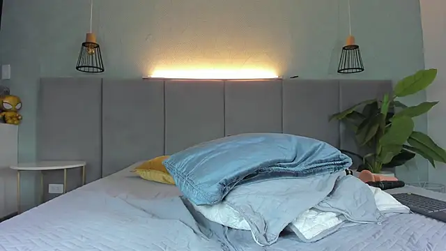 LiaVelez online show from March 2025 07:05:01 PM