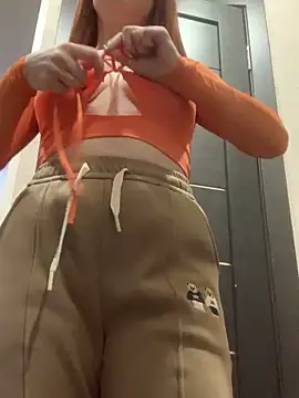 Snapshot of AmmyHot chatting on January 2025 04:06:01 AM AmmyHot online show from January 2025 04:06:01 AM