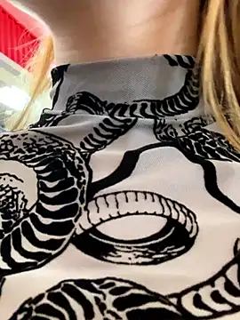 Snapshot of AmmyHot chatting on March 2025 07:18:01 AM AmmyHot online show from March 2025 07:18:01 AM