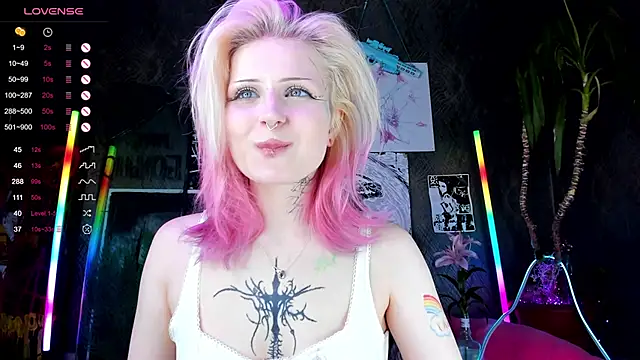 Snapshot of little_grinch666 chatting on March 2025 11:54:02 PM little grinch666 online show from March 2025 11:54:02 PM