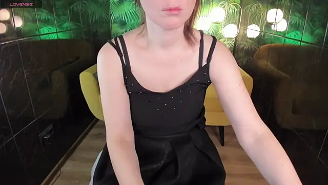 ZoeEast online show from January 2025 05:18:01 PM