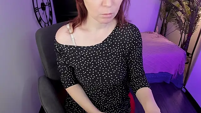 ZoeEast online show from December 2025 01:40:02 PM