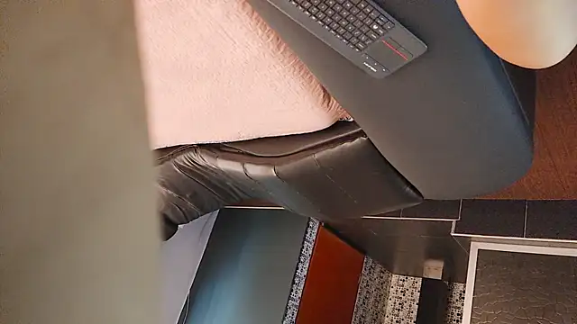 Alaia sam online show from November 2025 03:34:02 PM