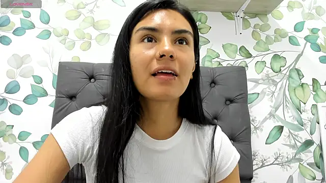 atilanadiaz7 online show from December 2024 02:30:01 PM