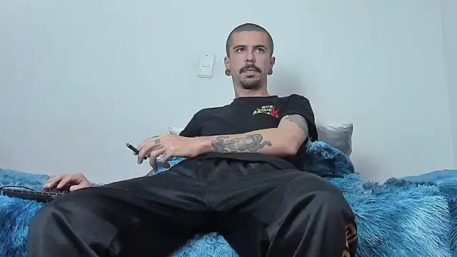 Aaron BigDickxxx online show from October 2025 06:58:02 AM