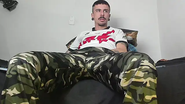 Aaron BigDickxxx online show from January 2026 06:24:01 PM