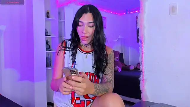 Snapshot of Camila_Coxx chatting on October 2025 08:08:02 PM Camila Coxx online show from October 2025 08:08:02 PM