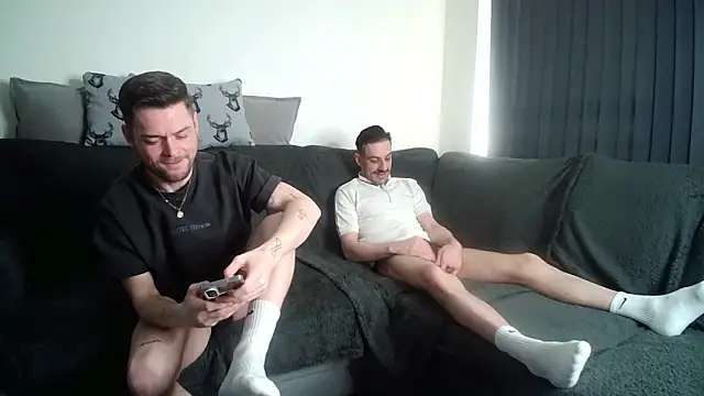 Snapshot of twotwinkhusbandss chatting on April 2026 06:21:02 PM twotwinkhusbandss online show from April 2026 06:21:02 PM