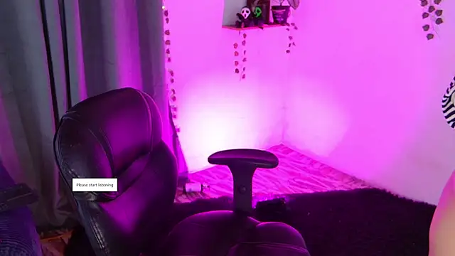 Snapshot of vayolett01_dakotta chatting on April 2026 03:44:02 AM vayolett01 dakotta online show from April 2026 03:44:02 AM