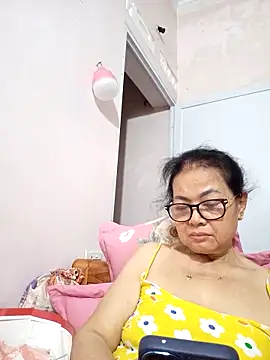 Hotestlove online show from April 2026 02:00:02 PM