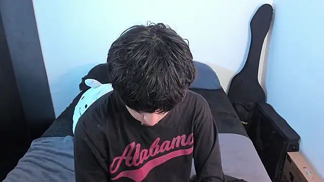 Aventure Twinks online show from April 2026 11:32:01 PM