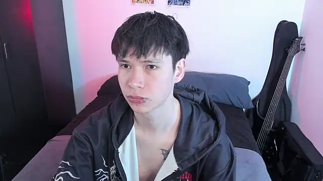 Snapshot of Aventure_Twinks chatting on June 2026 08:40:02 PM Aventure Twinks online show from June 2026 08:40:02 PM