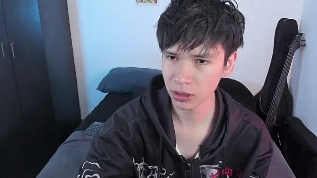 Snapshot of Aventure_Twinks chatting on June 2026 12:04:01 AM Aventure Twinks online show from June 2026 12:04:01 AM