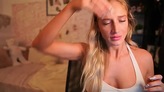 Nicolette  Shea  online show from November 2025 09:11:01 AM