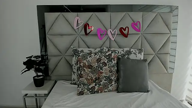 nina pons online show from February 2025 09:03:02 PM