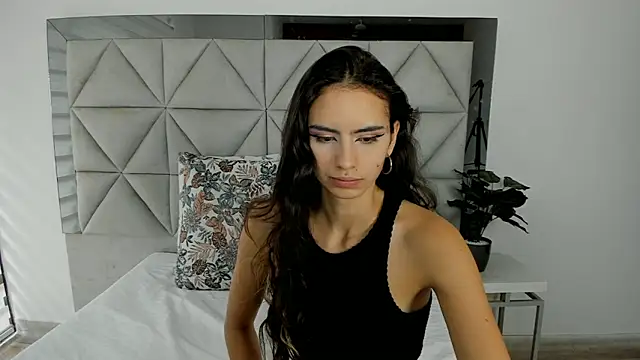 nina pons online show from February 2025 08:49:02 PM