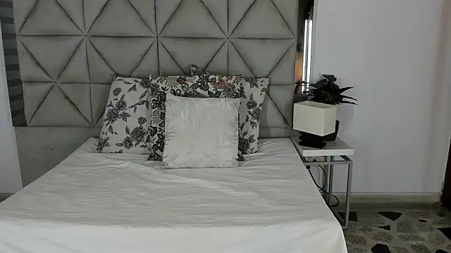 nina pons online show from September 2025 11:20:01 PM