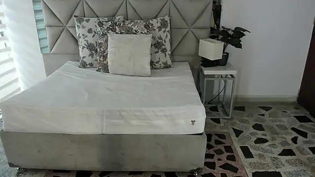 nina pons online show from October 2025 09:04:01 PM