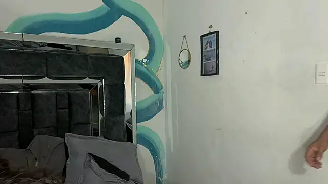 Snapshot of Hells_bells chatting on November 2025 11:23:02 AM Hells bells online show from November 2025 11:23:02 AM