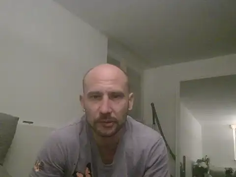 Snapshot of Smileboy698 chatting on March 2026 01:33:02 AM Smileboy698 online show from March 2026 01:33:02 AM