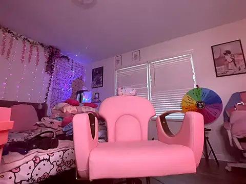 VixenCapri online show from October 2025 06:47:01 PM