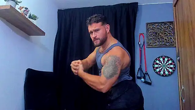 Snapshot of AndrewDiaz chatting on April 2026 07:45:01 AM AndrewDiaz online show from April 2026 07:45:01 AM