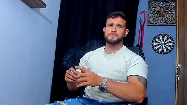 Snapshot of AndrewDiaz chatting on April 2026 05:54:01 AM AndrewDiaz online show from April 2026 05:54:01 AM