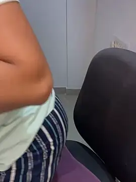 Snapshot of kannadatelugugirl chatting on December 2024 01:49:02 PM kannadatelugugirl online show from December 2024 01:49:02 PM