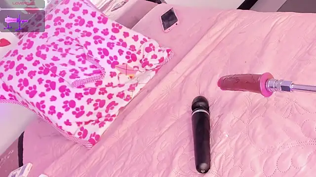 Hilary Smile  online show from March 2025 10:09:02 PM