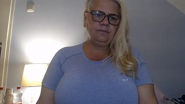 Snapshot of hotladymoon chatting on July 2026 07:10:02 PM hotladymoon online show from July 2026 07:10:02 PM