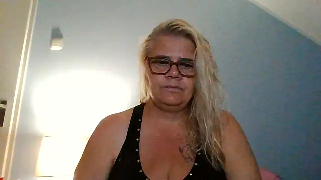 Snapshot of hotladymoon chatting on July 2026 08:52:02 PM hotladymoon online show from July 2026 08:52:02 PM