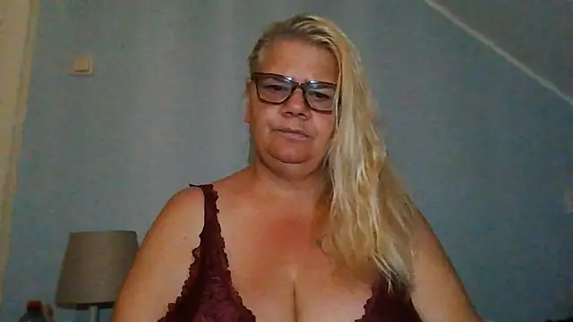 Snapshot of hotladymoon chatting on August 2026 08:34:01 PM hotladymoon online show from August 2026 08:34:01 PM