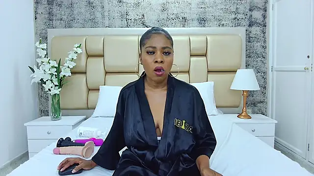 Snapshot of AlisonTravis chatting on January 2025 07:03:01 AM AlisonTravis online show from January 2025 07:03:01 AM