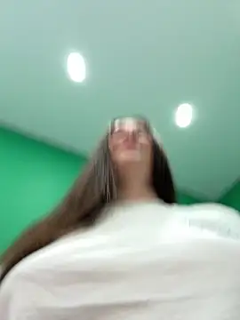 Snapshot of dreams4u chatting on March 2025 12:45:01 PM dreams4u online show from March 2025 12:45:01 PM