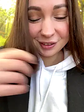 Snapshot of dreams4u chatting on October 2025 10:37:01 AM dreams4u online show from October 2025 10:37:01 AM