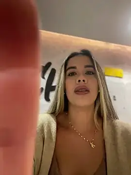 Snapshot of Emilia_Bakerr chatting on December 2024 04:21:01 PM Emilia Bakerr online show from December 2024 04:21:01 PM