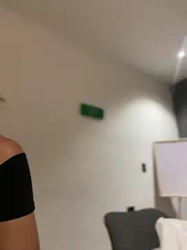 Snapshot of Emilia_Bakerr chatting on February 2025 06:24:01 PM Emilia Bakerr online show from February 2025 06:24:01 PM