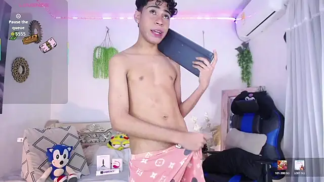 Snapshot of huge_armound chatting on March 2026 08:13:02 PM huge armound online show from March 2026 08:13:02 PM