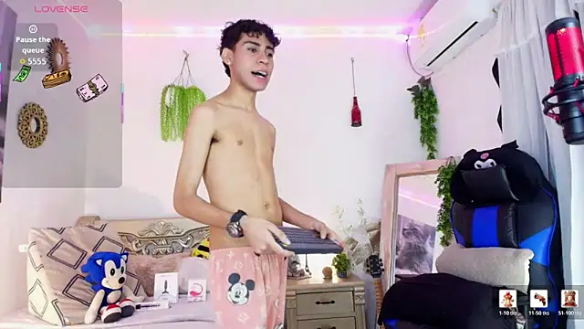 Snapshot of huge_armound chatting on March 2026 02:00:02 AM huge armound online show from March 2026 02:00:02 AM